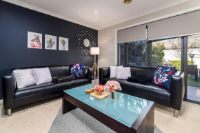 Peaceful 3 bedroom Holiday Stay Canberra